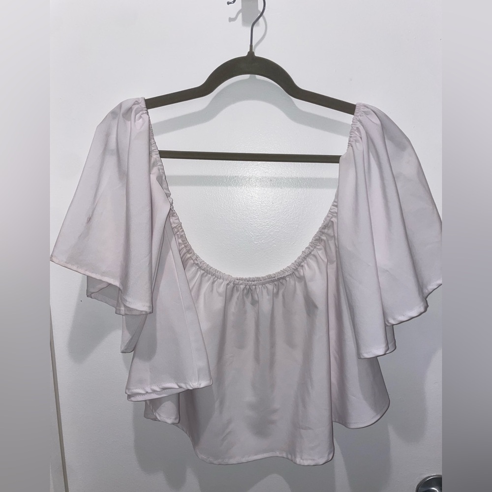 Off-Shoulder White Blouse
Paper racine